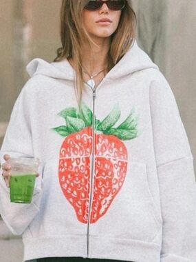 ❌️Dont Buy❌️Y2k Elwood Strawberry oversized cropped hoodie size large